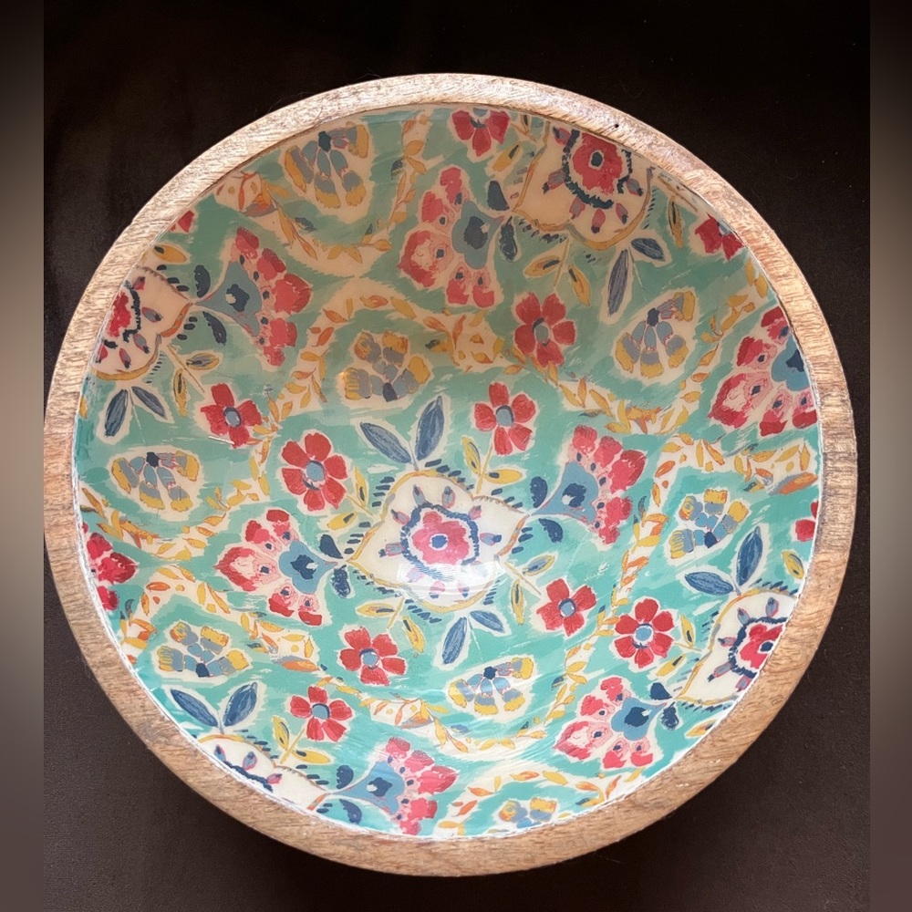 Decorative mango wood bowl